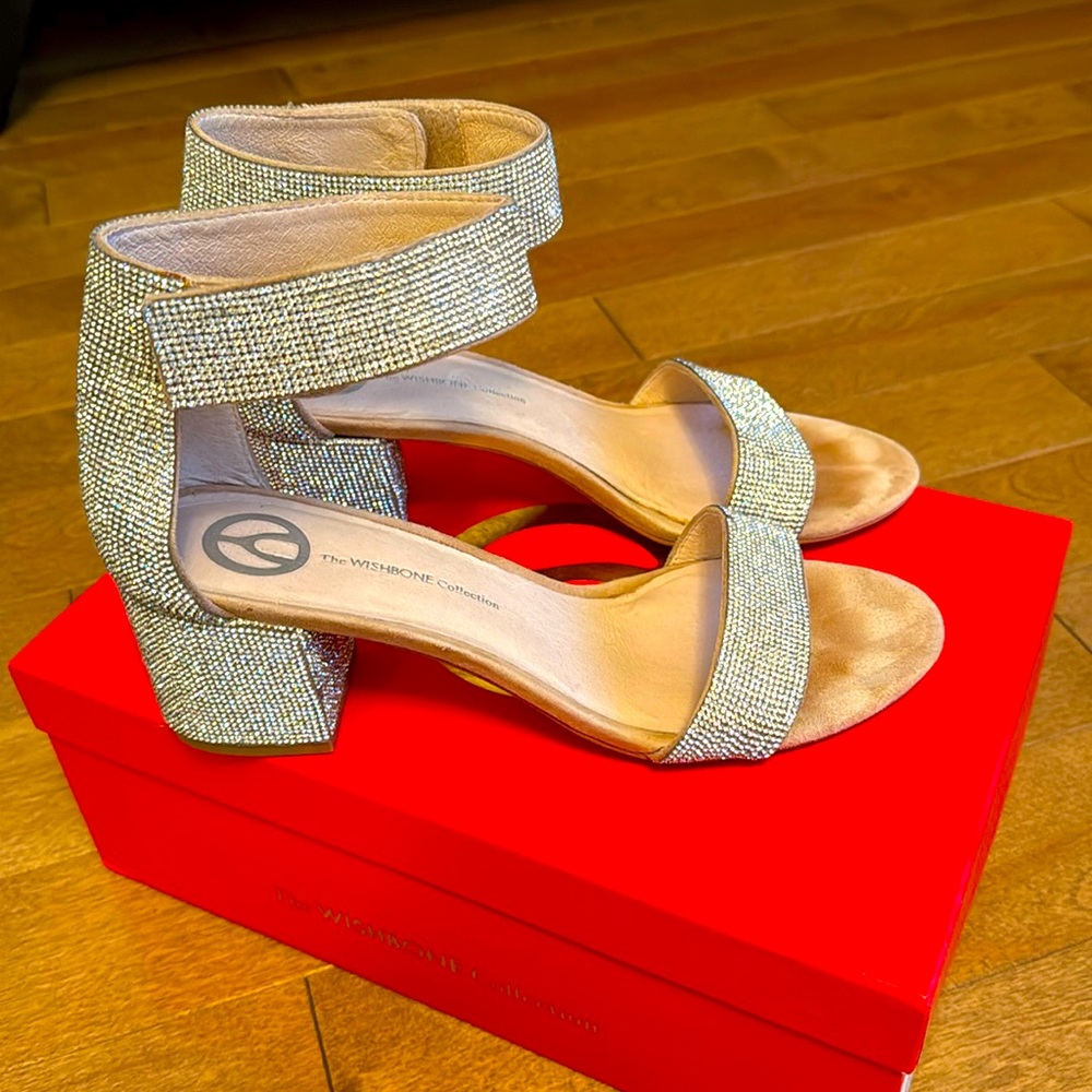 The Wishbone collection strass sandals